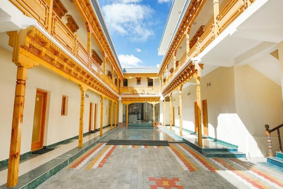 Hotel Dimbir Regency Leh Exterior foto
